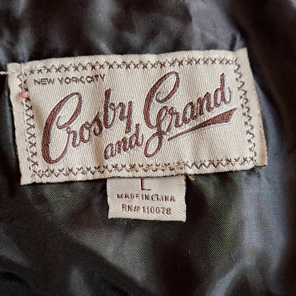 Crosby And Grand Women's Black Quilted Puffer Vest Outerwear - Picture 10 of 10